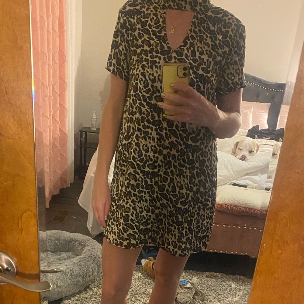 Leopard print dress with keyhole neckline